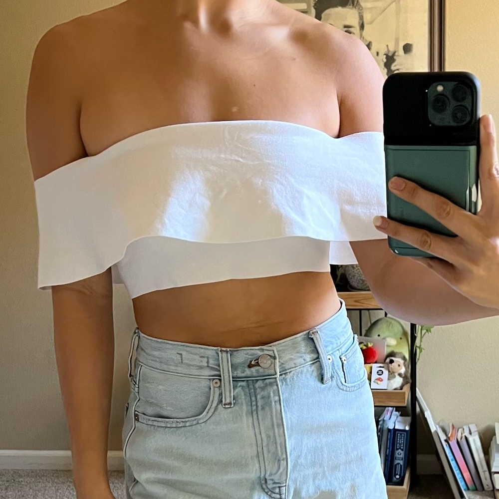 ARITZIA Babaton Off the Shoulder White Crop Top